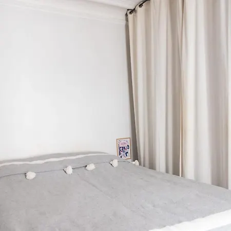 Bright Spacious And Warm Apartment *